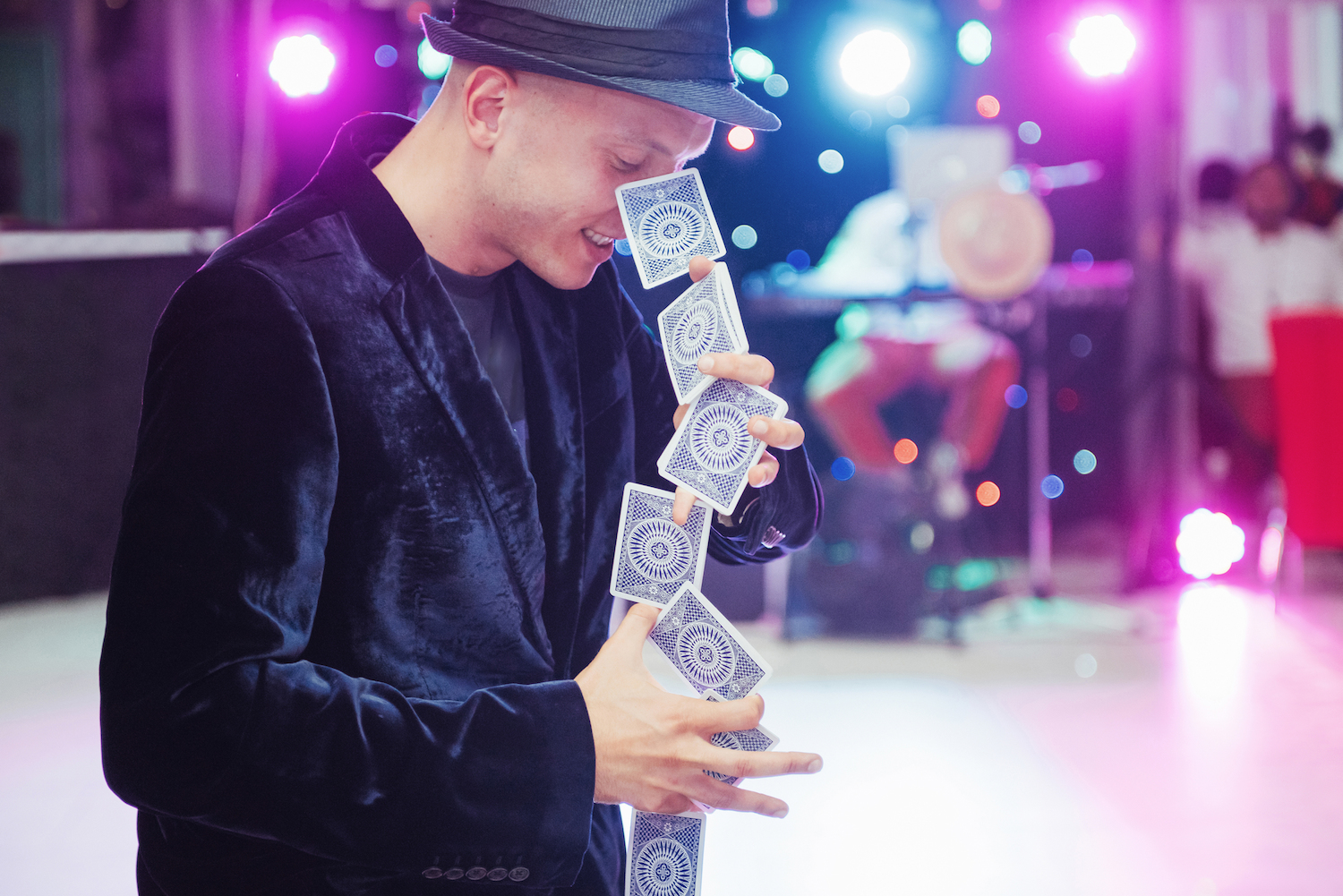 Sleight of Card: The Very Basics of Card Magic - Gifts for Card Players