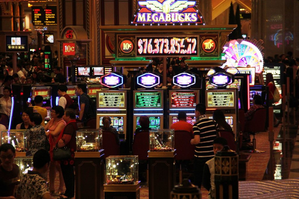 Myths, Lies & Misconceptions About Slot Machines - Gifts for Card Players