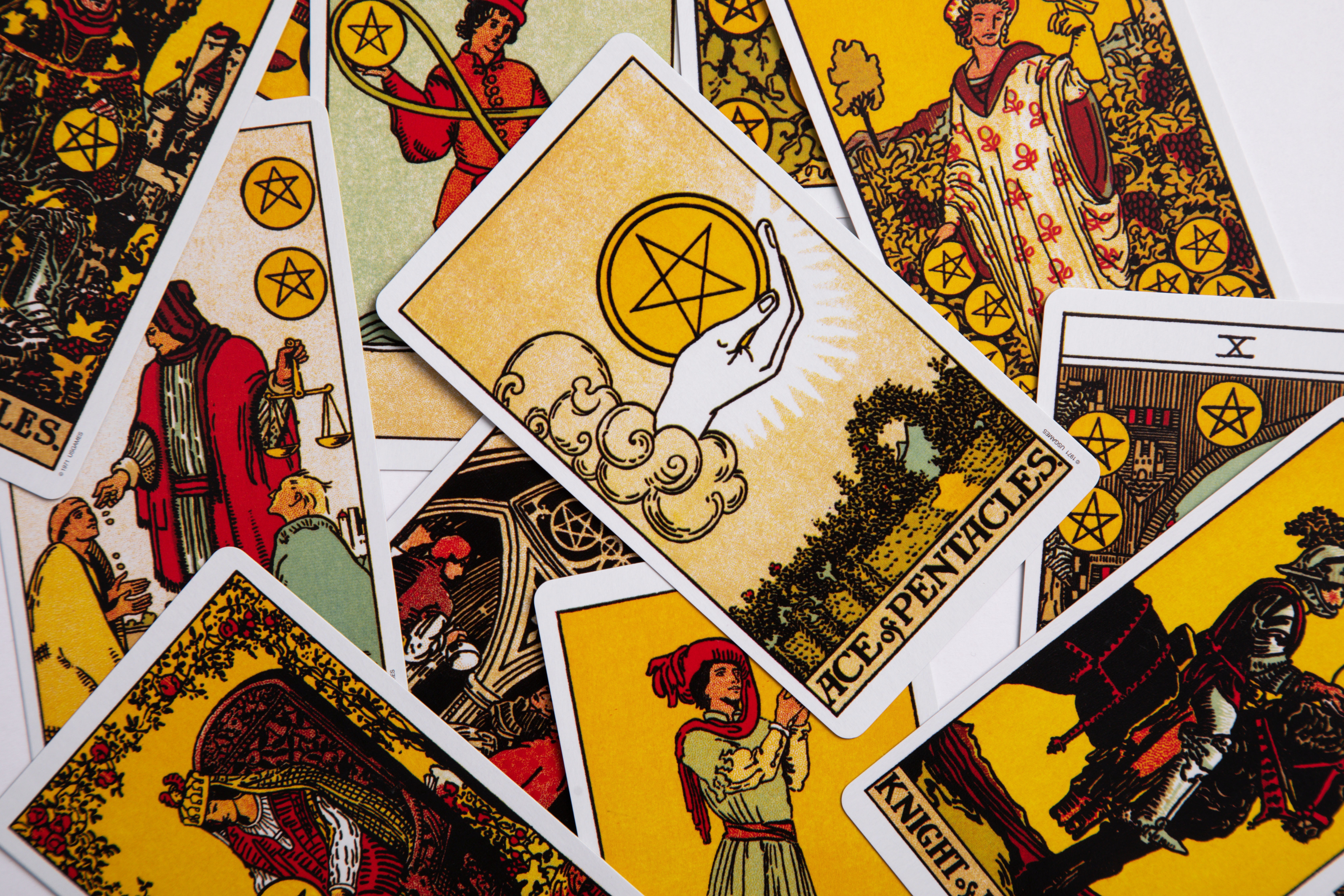 6 Excellent Resources to Learn Tarot Free!) - Gifts for Card Players