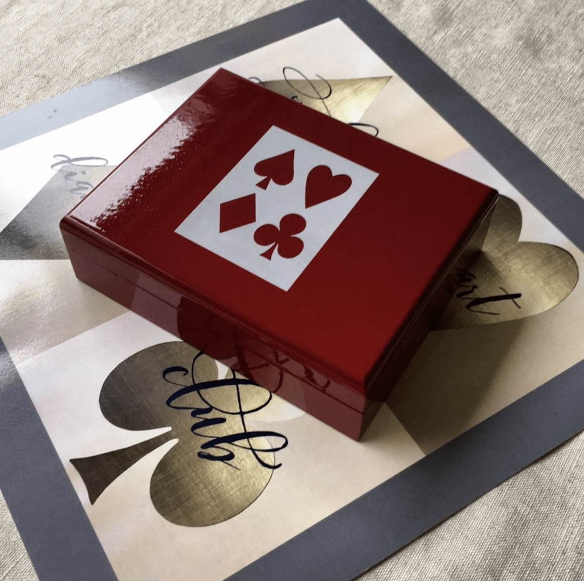 Coffee table box in red lacquer - Gifts for Card Players